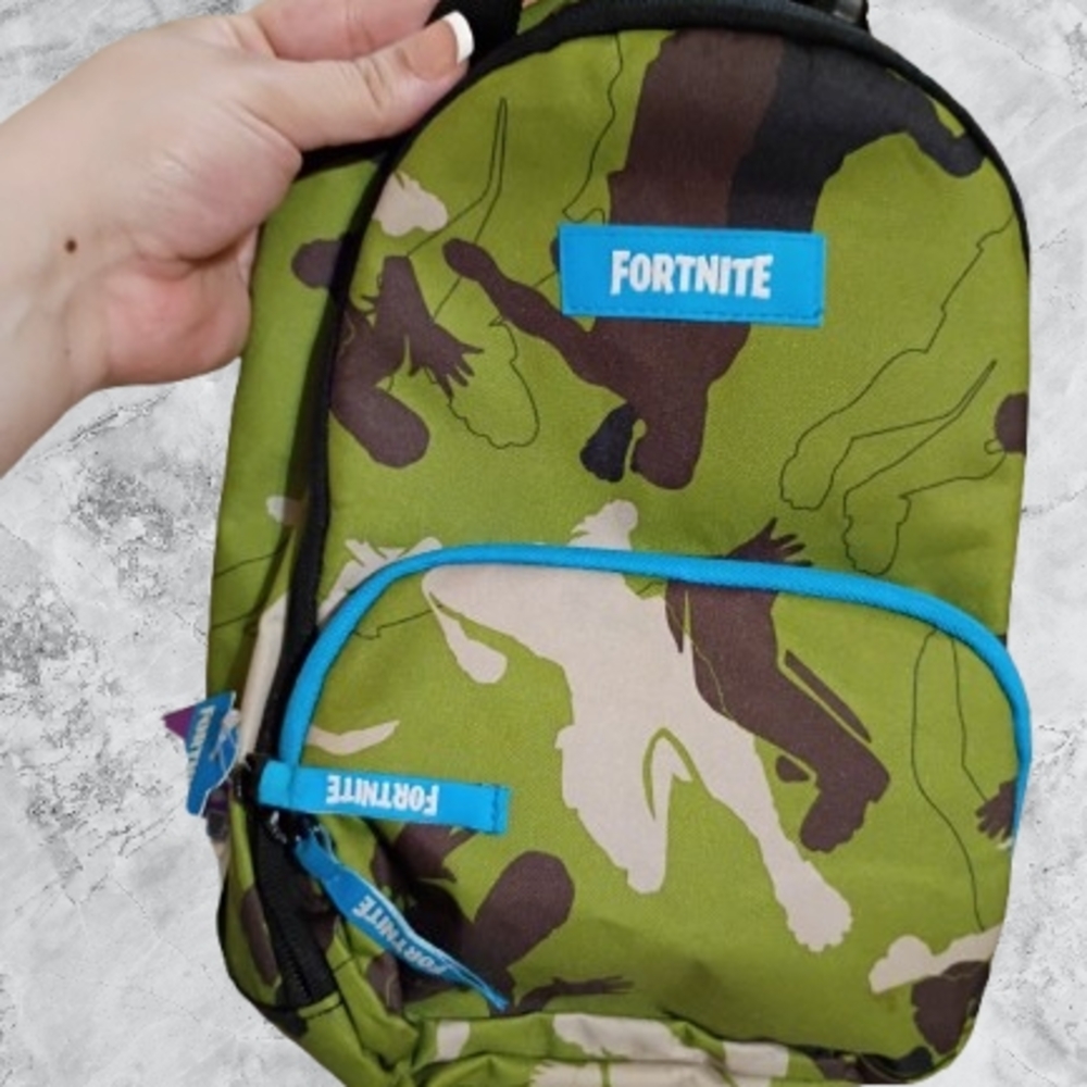 NWT Fortnite Camouflage Lunchbox with Blue Accents